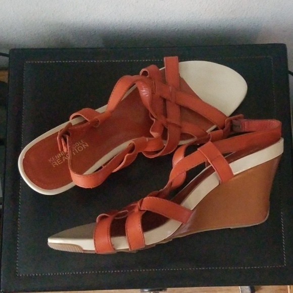 Kenneth Cole Brown and Cream Sandle Wedges - Picture 4 of 4